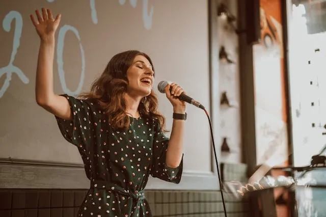 ボイトレで声帯を鍛えて高音域を安定させる実践ガイド