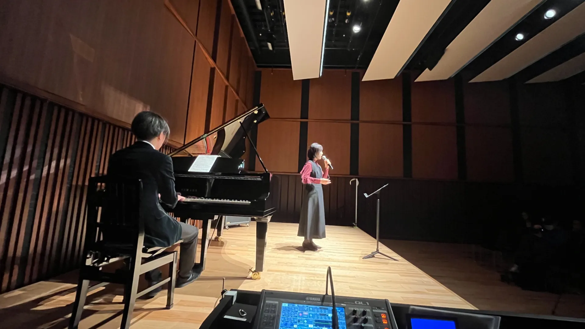 ジャズボーカルレッスンで奏法を身につける女性のための基礎と実践の極意